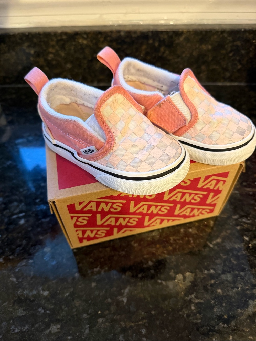 Toddler Girls Vans Slip-On Checkerboard light Pink and White Sneakers